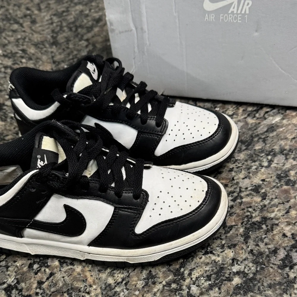 Nike Air Force 1 LE Black and White Sneakers EUC 4.5 Y